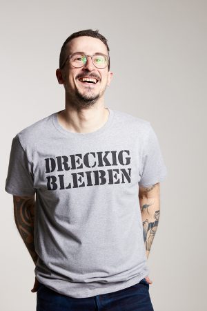 DRECKIG BLEIBEN Herrenshirt von Elternhaus, fair fashion made in Hamburg