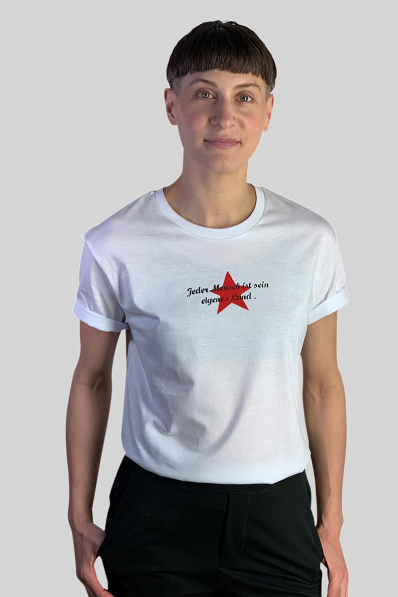 Jeder Mensch ist sein eigenes Land Shirt von Elternhaus