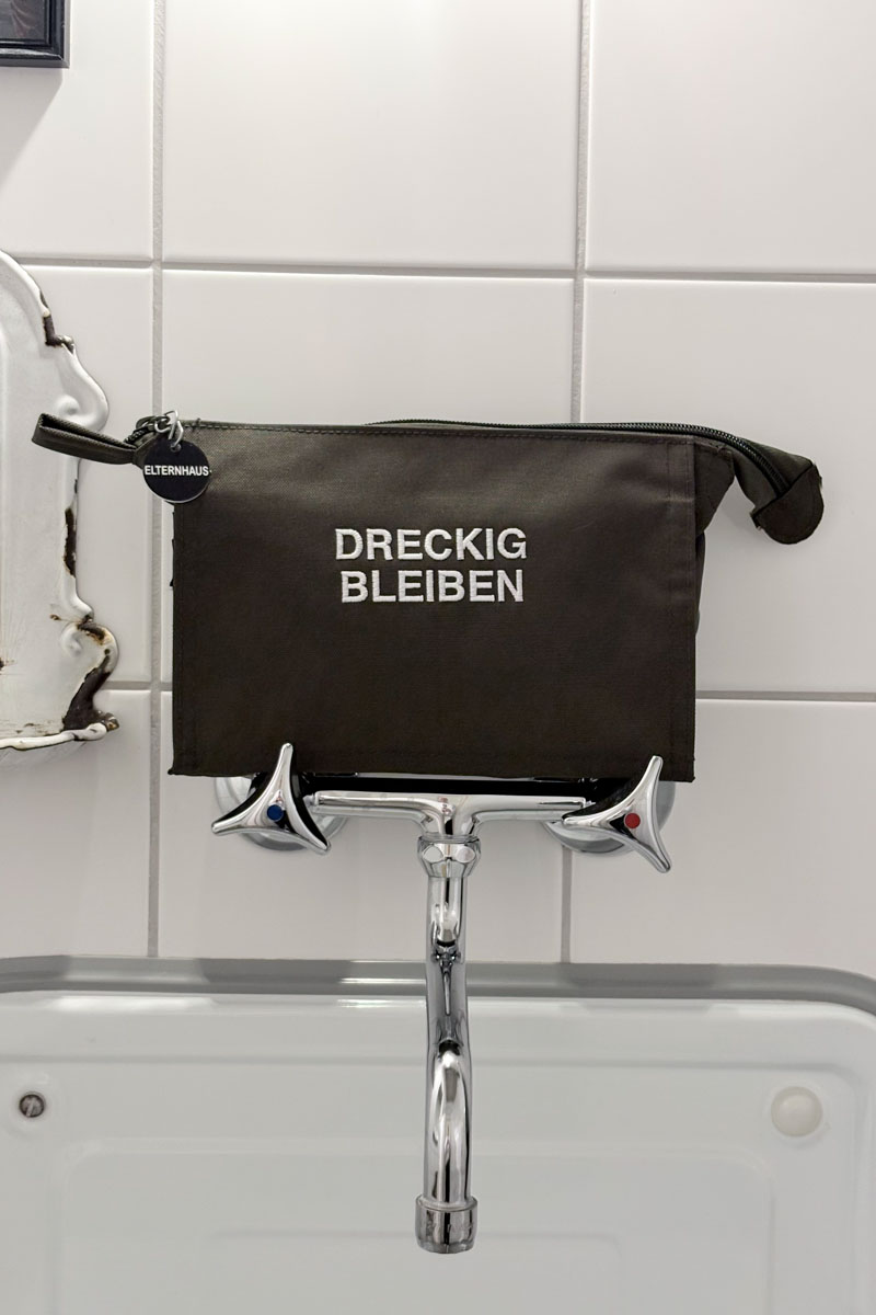 DB-kulturtasche Kulturtasche von Elternhaus mit weisser Stickerei - Dreckig bleiben