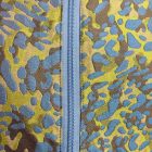 Oversized Fliegerjacke mit Leistentaschen. Camouflage Stoff in hellblau / grün. Baumwoll-Bündchen in hellgrau von Elternhaus