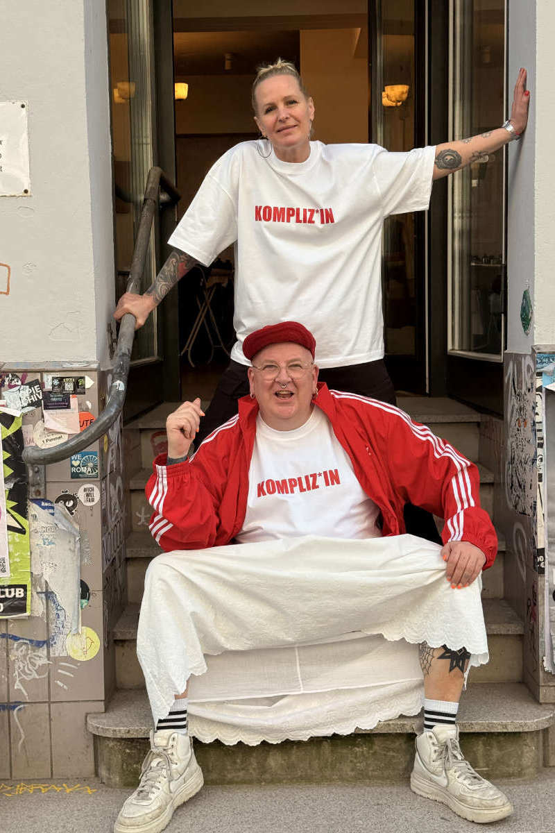 KOMPLIZ*IN - Shirt von Didine van der Platenvlotbrug und Elternhaus