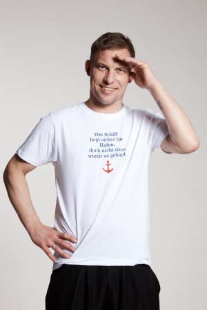 DAS SCHIFF LIEGT SICHER IM HAFEN, DOCH NICHT DAZU WURDE ES GEBAUT - Herrenshirt