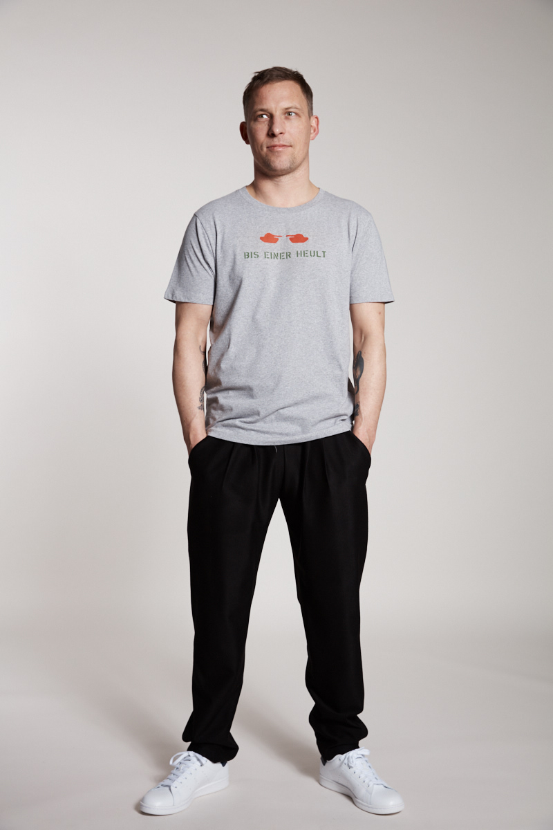 BIS EINER HEULT Herrenshirt von Elternhaus, fair fashion made in Hamburg
