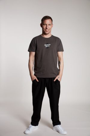 DENKEN HILFT Herrenshirt von Elternhaus, fair fashion made in Hamburg