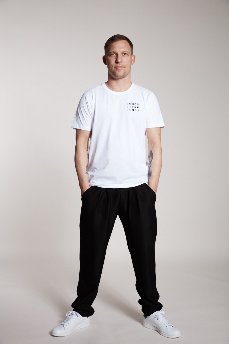 HUMAN BEING HUMAN Herrenshirt von Elternhaus, fair fashion made in Hamburg